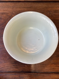 A Chinese blue and white 'Bleu de Hue' bowl and cover for the Vietnamese market, dragon mark for the reign of Thiệu Trị, 1841-1847