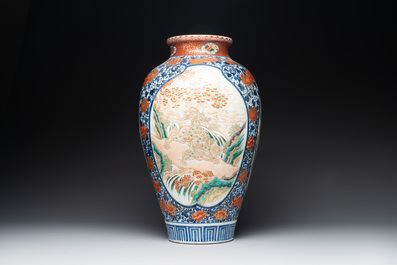 A large Japanese Imari 'shishi lion' vase, Meiji, 19th C.
