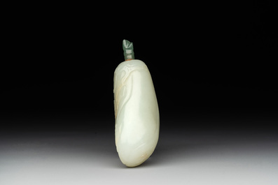 A fine Chinese celadon jade 'dragonfly' snuff bottle and stopper, Daoguang