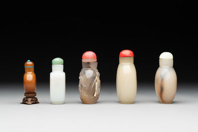 Nine Chinese jade and agate snuff bottles, 19/20th C.