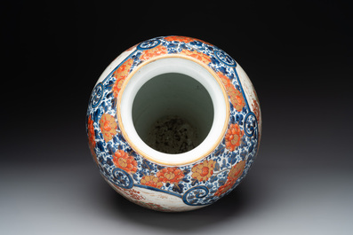 A large Japanese Imari 'shishi lion' vase, Meiji, 19th C.