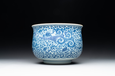 A large Chinese blue and white censer with chilong and floral design, Kangxi