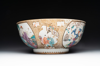 A rare and large Chinese Canton famille rose 'mandarin subject' bowl, Hua Xuan 花軒 and Ju Qing 居清 mark, Qianlong