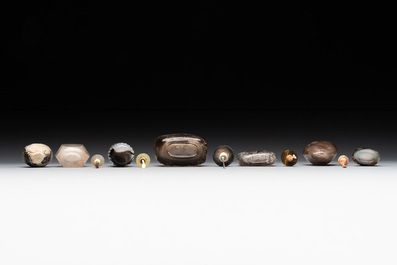 Seven Chinese smoky quartz, agate and hardstone snuff bottles, 19/20th C.