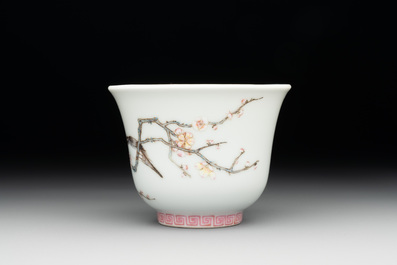 A fine Chinese famille rose 'prunus and magpie' cup, Qing Shen Xuan 清慎軒 mark, 19th C.