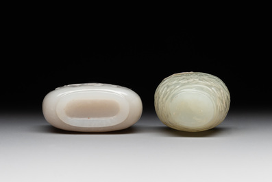 Two Chinese jade snuff bottles, 18/19th C.