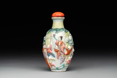 A Chinese famille rose moulded snuff bottle, Qianlong mark, late 18th/early 19th C.