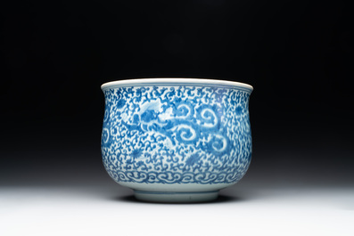 A large Chinese blue and white censer with chilong and floral design, Kangxi