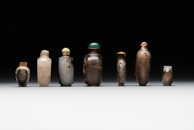 Seven Chinese smoky quartz, agate and hardstone snuff bottles, 19/20th C.