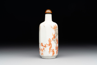 A Chinese iron-red and grisaille snuff bottle with monkeys at the Shuilian cave, 19th C.