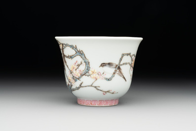 A fine Chinese famille rose 'prunus and magpie' cup, Qing Shen Xuan 清慎軒 mark, 19th C.