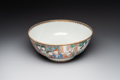 A rare and large Chinese Canton famille rose 'mandarin subject' bowl, Hua Xuan 花軒 and Ju Qing 居清 mark, Qianlong