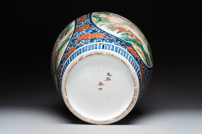 A large Japanese Imari 'shishi lion' vase, Meiji, 19th C.