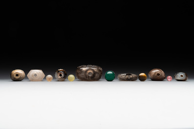 Seven Chinese smoky quartz, agate and hardstone snuff bottles, 19/20th C.