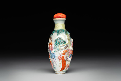 A Chinese famille rose moulded snuff bottle, Qianlong mark, late 18th/early 19th C.