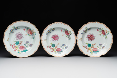 Eleven Chinese famille rose plates and dishes with fine floral design, Qianlong