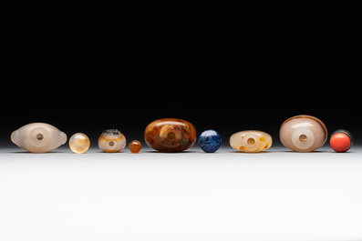 Five Chinese agate snuff bottles, 19/20th C.