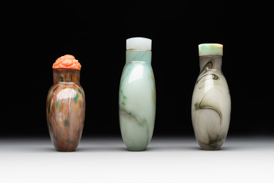 Three Chinese swirled glass snuff bottles, Qing