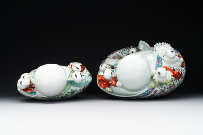 Three Chinese famille rose Buddhas, Zhu Mao Ji Zao 朱茂記造 mark, Republic