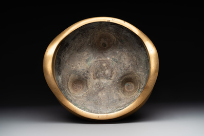 A Chinese bronze censer on stand, Wu Chen Mi Sheng Tang Zhi 戊辰米生堂制 mark, 19th C.