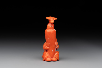 A Chinese carved red coral 'boy and vase' snuff bottle and stopper, 19th C.