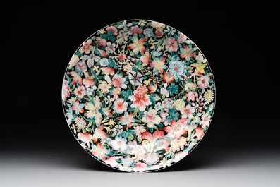A Chinese famille rose 'mille fleur' dish, a famille verte plate and a pair of famille rose plates, Qianlong mark, 19/20th C.