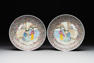 A Chinese famille rose 'mille fleur' dish, a famille verte plate and a pair of famille rose plates, Qianlong mark, 19/20th C.