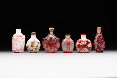 A group of six Chinese overlay glass snuff bottles, 19th C.