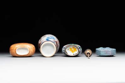 Four various Chinese porcelain snuff bottles, 19th C.
