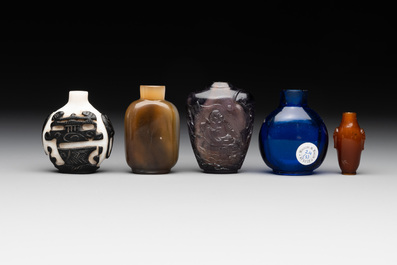 Ten Chinese overlay, multi-coloured and monochrome glass snuff bottles, 19/20th C.
