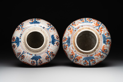 A pair of Chinese Imari-style 'grapevine' jars with wooden covers and stands, Kangxi