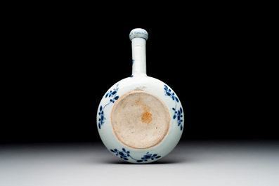A Chinese porcelain spittoon, two walking stick knobs, five knife handles, Kangxi/Qianlong