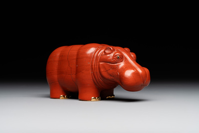 An 18kt gold mounted red jasper hippopotamus with sapphire inset eyes in Faberg&eacute;-style, early 20th C.