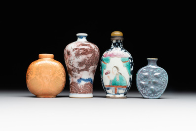 Four various Chinese porcelain snuff bottles, 19th C.