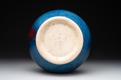 A Chinese flamb&eacute;-glazed vase, 18/19th C.