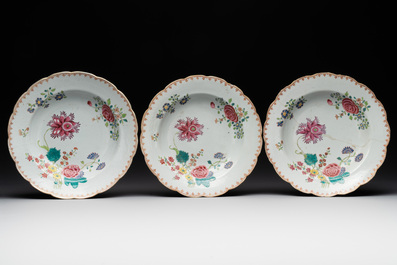 Eleven Chinese famille rose plates and dishes with fine floral design, Qianlong