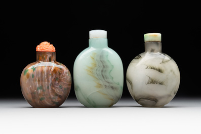 Three Chinese swirled glass snuff bottles, Qing