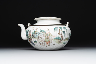 A Chinese famille rose ink set and a teapot, Tongzhi mark, 19th C.