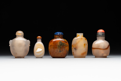 Five Chinese agate snuff bottles, 19/20th C.