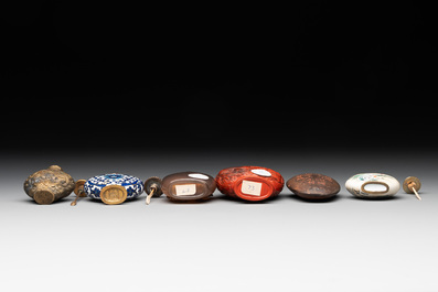 Eleven Chinese snuff bottles in amber, agate, rock crystal, lacquer, hardstone, metal and wood, 19/20th C.