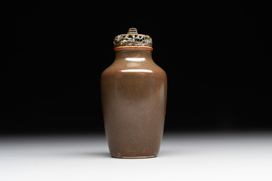 A rare Chinese monochrome teadust-glazed snuff bottle with a bronze 'dragon' stopper, 18/19th C.