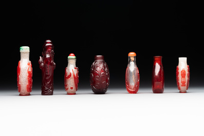 A group of seven Chinese red-overlay glass and red glass snuff bottles, 19/20th C.