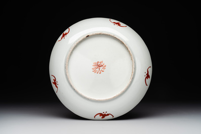A Chinese famille rose 'mille fleur' dish, a famille verte plate and a pair of famille rose plates, Qianlong mark, 19/20th C.