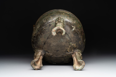 A Chinese archaic bronze tripod food vessel, 'ding 鼎', Han