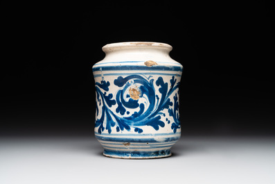 A blue and white Italian maiolica albarello, 16/17th C.