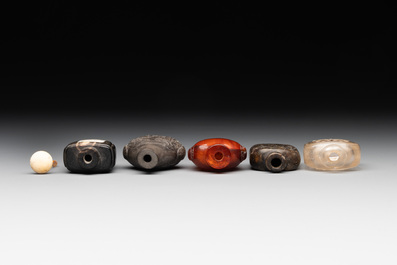 Eleven Chinese snuff bottles in amber, agate, rock crystal, lacquer, hardstone, metal and wood, 19/20th C.