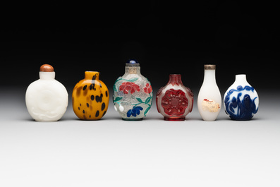 Ten Chinese overlay, multi-coloured and monochrome glass snuff bottles, 19/20th C.