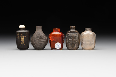 Eleven Chinese snuff bottles in amber, agate, rock crystal, lacquer, hardstone, metal and wood, 19/20th C.