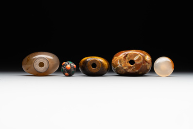Six Chinese hardstone and agate snuff bottles, 19/20th C.