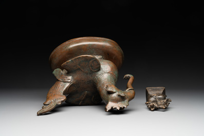 A large bronze sculpture and an opium weight in shape of Hintha or Hamsa, Burma/India, 17/18th C.